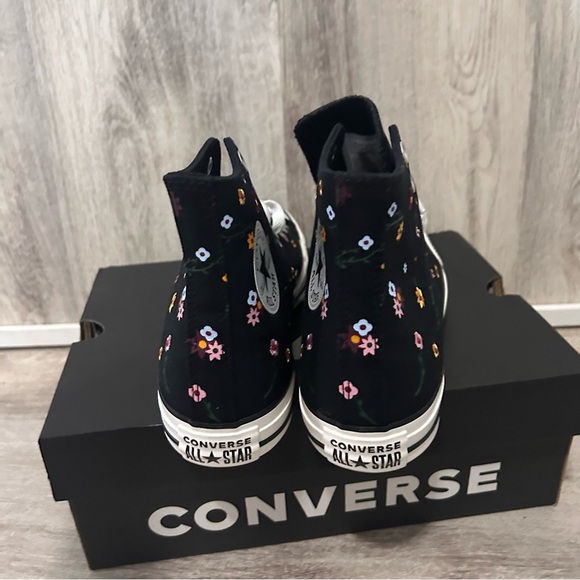 Converse Floral High Top Sneakers Women’s Size 9 Black Spring Cute Skater New - Picture 4 of 6